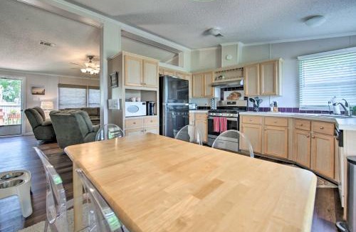 Enchanted Oaks House | Lakefront Mabank Gem w/Sunset Views: Pets Welcome