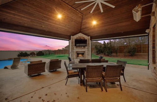 Wylie House | Lakefront Mansion with Pool and Cinema