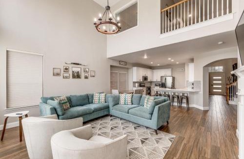Tarrant County House | Lakefront Oasis w/covered Patio + outdoor Kitchen