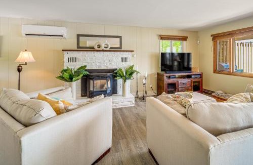 Oroville House | Lakefront Oroville Paradise: Private Beach & Dock!