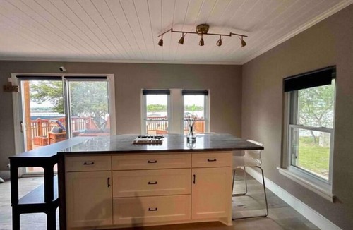 Pecan Acres House | Lakefront Retreat Hot Tub +Private Dock - Sleeps 12 - Eagle Mountain Lake