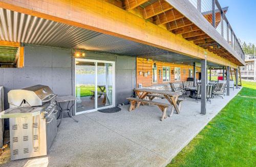 Tumtum House | Lakefront Retreat w/Kayaks, Paddle Boards & Deck!