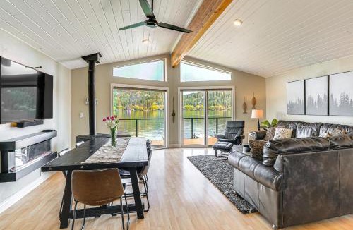 Tumtum House | Lakefront Retreat w/Kayaks, Paddle Boards & Deck!