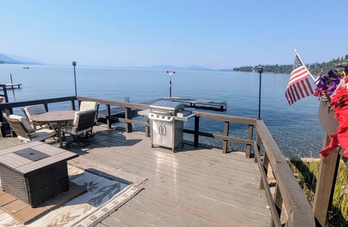 Woods Bay House | Lakefront retreat w/private dock, SUPs & fast WiFi - walk to restaurants!