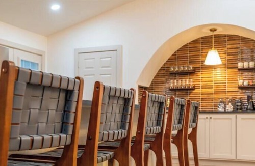 Mid America House | Lakefront Sleeps 18 w/Pool, Dock, Putting Green, Hot Tub! Hot Springs