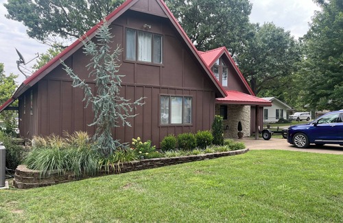 Vinita House | LAKEFRONT! Spacious 5-bedroom house on Grand Lake with 3 slip dock