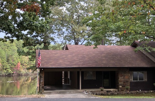 Hot Springs Village House | Lakefront W 6 per Spa, sauna,& 7 kayaks!