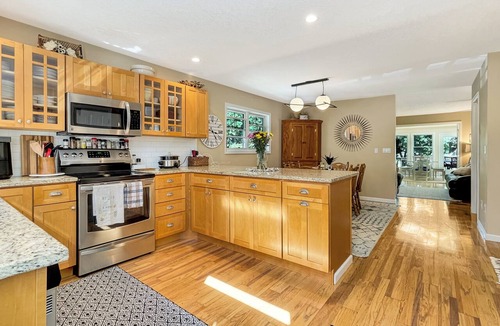 Panora House | Lakefront weekends, golf & room for the whole crew