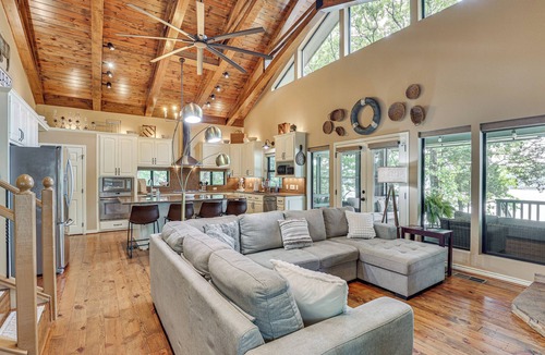 Winnsboro House | Lakefront Winnsboro Home w/20+ Acres!