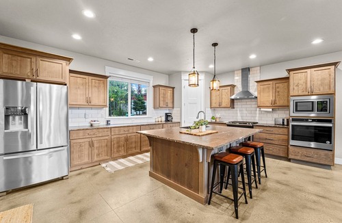 Tamarack Resort House | -Lakehouse Trampoline-Hot Tub-Sauna-Climbing Wall