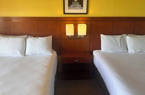 Moses Lake Hotel | Lakeshore Inn Water Front