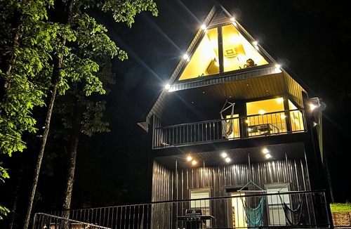 Phil Campbell Cabin | Lakeside 3BR Retreat Surrounded by Woods in Phil Campbell, AL