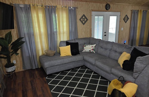 Quitman Cabin | Lakeside-Area Cabin Escape with Full Amenities