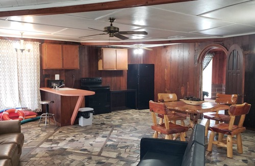 Elmo Cabin | Lakeside Casita