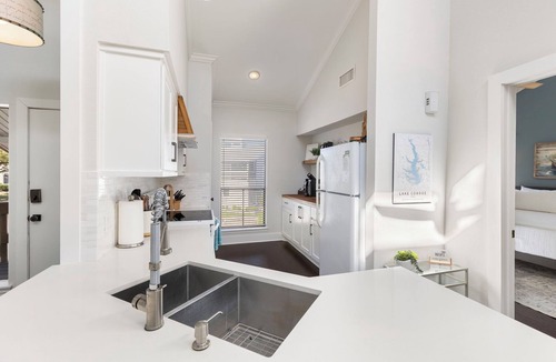 April Sound Condo | Lakeside Condo w 2 KING beds, Shuffleboard/Pool/Paddle boards