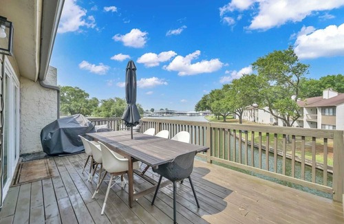 Walden on Lake Conroe House | Lakeside Getaway - Quiet Canal - Park Your Boat - 4 Bed Townhouse by EverSan Cooper Getaways