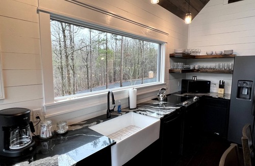 Mena Cabin | Lakeside | Hot Tub | Kayaks | Fishing