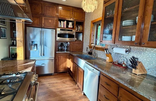 Longtown Cabin | Lakeside luxury, Gated, Firepit, Dock, kayaks & paddleboards