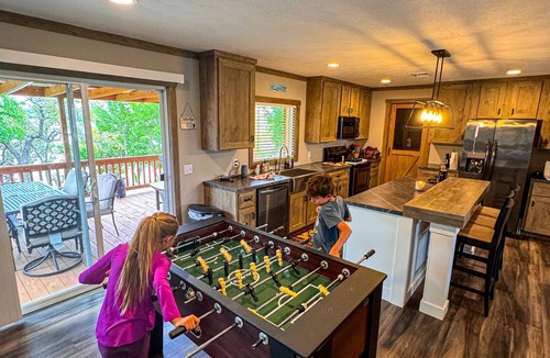 Brownwood Cabin | LakeSide Reel Paradise Brownwood big family dock for fishing/close to state park