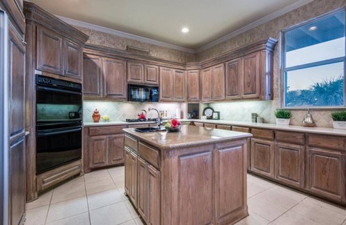 Highland Village House | Lakeside Resort Beautiful 5-bedroom house with AC in tranquil Highland Village