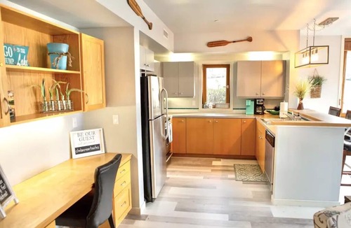Chelan Condo | Lakeside Sandy Feet Retreat