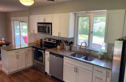 Effingham House | Lakeside Sarandipity: Sleeps 8 with outdoor spaces!