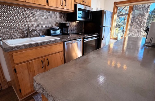 Bayfield Apartment | Lakeside Suite with Mountain View’s and Hot Tub