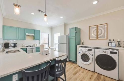 Rowlett House | Lakeview 2BR/1B Guest Home with Hot Tub