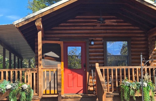 Daingerfield House | Lakeview Cabin Littlest Longhorn