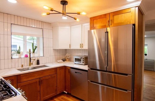 Morse Park House | Lakewood smart home -Hot Tub & more