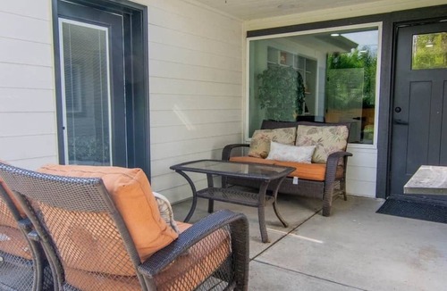 Morse Park House | Lakewood smart home -Hot Tub & more