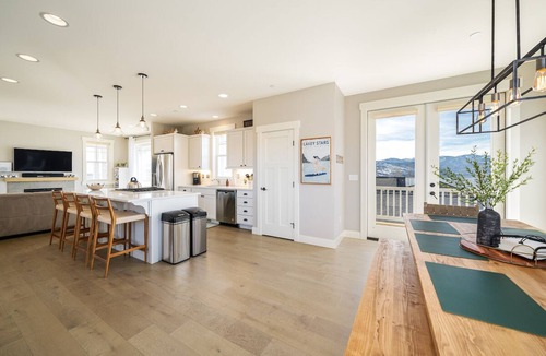 Chelan House | Lakey Stars at The Lookout at Lake Chelan