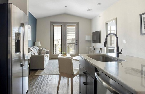 Denton Apartment | Landing | Amazing 1BD, Courtyard, Gym