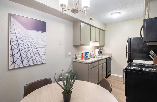 South Tulsa Apartment | Landing | Amazing 1BD, Pool, Gym