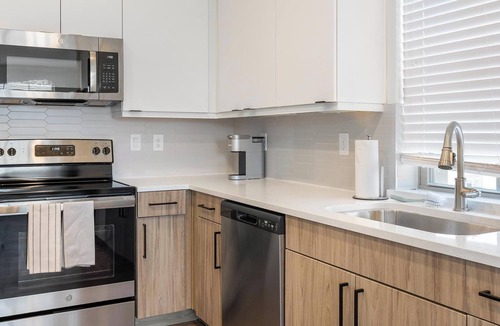 Celina Apartment | Landing | Amazing 2BD, Gym, Courtyard