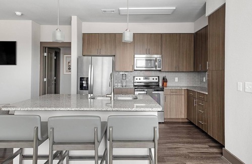 Memorial Apartment | Landing | Amazing 2BD, Gym