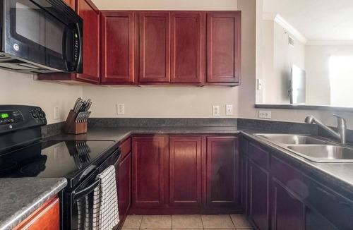 Barker Apartment | Landing | Amazing 2BD, Gym, Clubhouse
