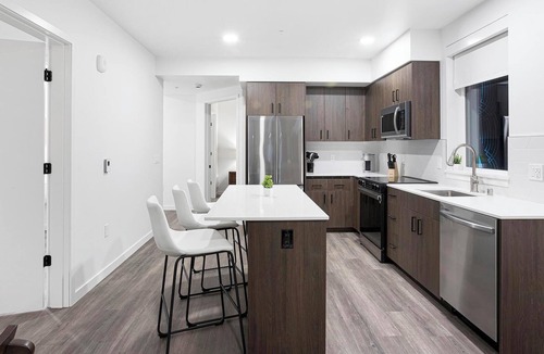 Crown Hill Apartment | Landing | Amazing 2BD, Gym