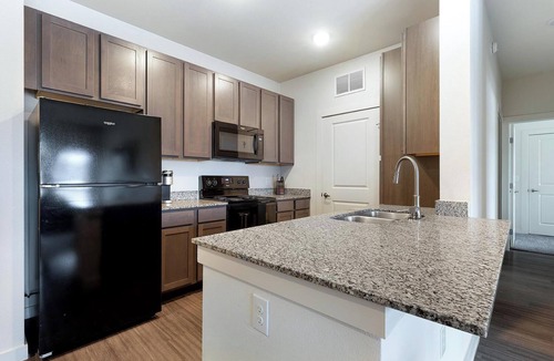Lockhart Apartment | Landing | Amazing 2BD, Pool, Gym