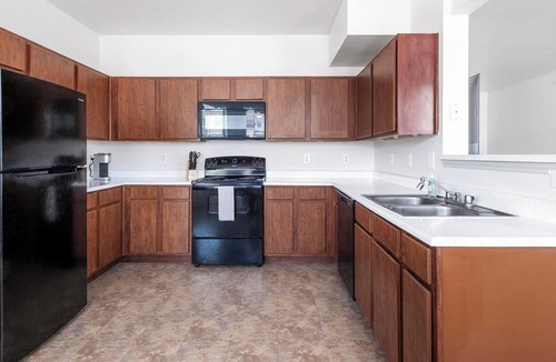 Humble Apartment | Landing | Amazing 2BD, Pool, Gym