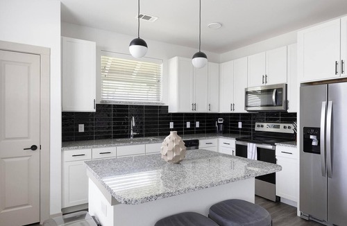 Fort Worth Apartment | Landing | Amazing 2BD, Clubhouse, Gym