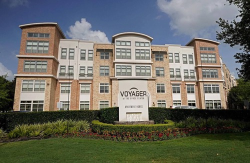 Nassau Bay Apartment | Landing | Amazing 2BD, Pool, Clubhouse