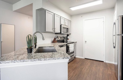 San Antonio Apartment | Landing | Amazing 2BD, Pool, Gym