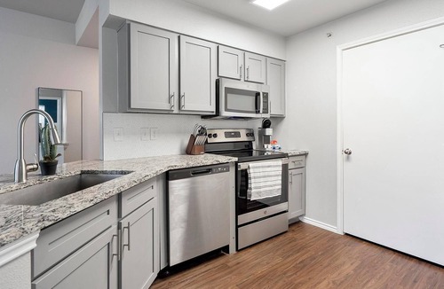 San Antonio Apartment | Landing | Amazing 2BD, Pool, Gym