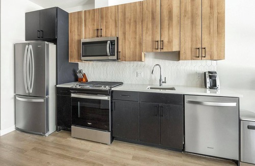 Englewood Apartment | Landing | Amazing Studio, Gym, Rooftop Lounge
