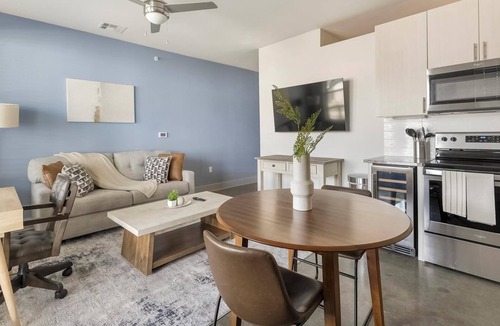 West Dallas Apartment | Landing | Amazing Studio in Kessler Park