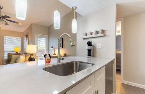 North Arlington Apartment | Landing Apartments Near AT&T Stadium & Six Flags
