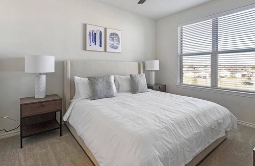 Burleson Apartment | Landing at Auberge of Burleson - 2 Bedrooms in Downtown Burleson
