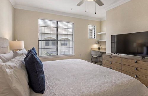 Energy Corridor Apartment | Landing at Village on Memorial Townhomes - 1 Bedroom in Energy Corridor