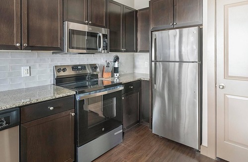 Barker Apartment | Landing | Beautiful 1BD, Courtyard, Pool